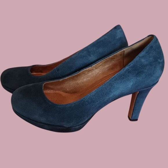 Clarks Artisan Cobalt Blue Suede Pumps With 3-Inch Heel Size 7M - Picture 3 of 16